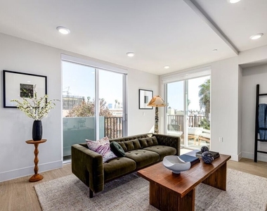 707 S Berendo Street - Photo Thumbnail 4