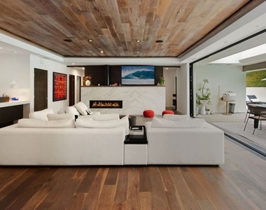 16957 Mooncrest Drive - Photo Thumbnail 6