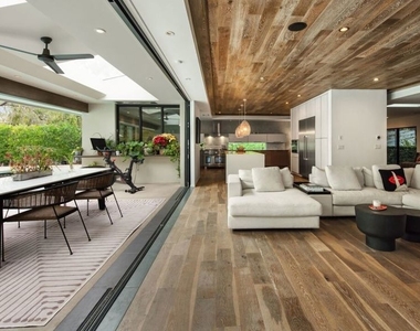 16957 Mooncrest Drive - Photo Thumbnail 20