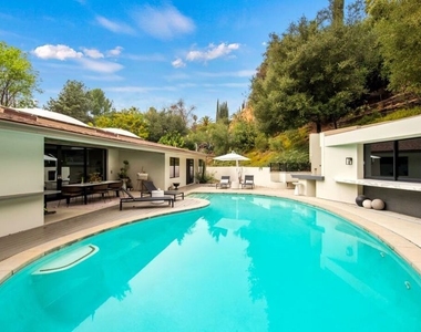 16957 Mooncrest Drive - Photo Thumbnail 23