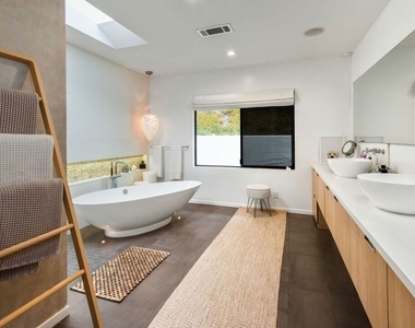 16957 Mooncrest Drive - Photo Thumbnail 13