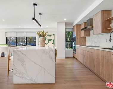 350 N Palm Drive - Photo Thumbnail 9