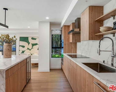 350 N Palm Drive - Photo Thumbnail 10