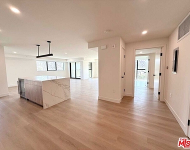 350 N Palm Drive - Photo Thumbnail 17