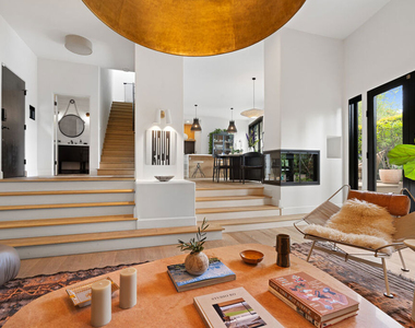 2065 Watsonia Terrace - Photo Thumbnail 6