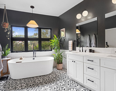 2065 Watsonia Terrace - Photo Thumbnail 17