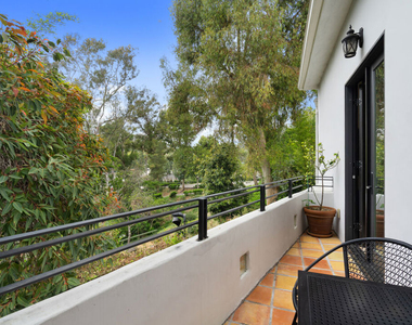 2065 Watsonia Terrace - Photo Thumbnail 15