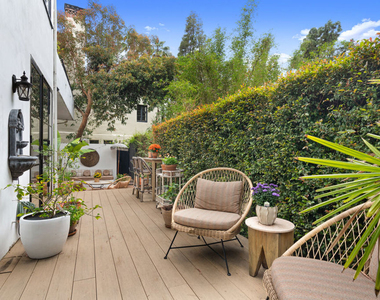 2065 Watsonia Terrace - Photo Thumbnail 25