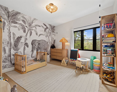 2065 Watsonia Terrace - Photo Thumbnail 19