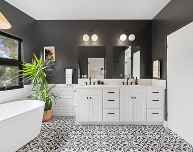 2065 Watsonia Terrace - Photo Thumbnail 16