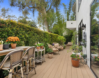 2065 Watsonia Terrace - Photo Thumbnail 24