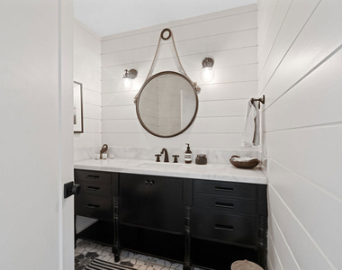 2065 Watsonia Terrace - Photo Thumbnail 11