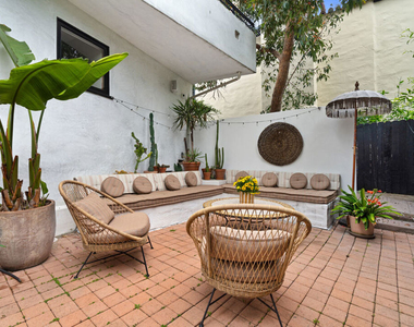2065 Watsonia Terrace - Photo Thumbnail 22
