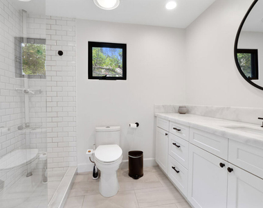 2065 Watsonia Terrace - Photo Thumbnail 20
