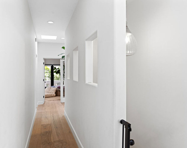 2065 Watsonia Terrace - Photo Thumbnail 12