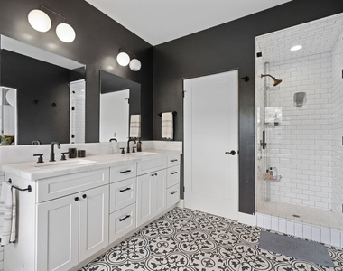 2065 Watsonia Terrace - Photo Thumbnail 18