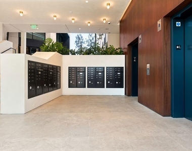 3004 W Sunset Boulevard - Photo Thumbnail 4