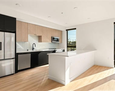 3004 W Sunset Boulevard - Photo Thumbnail 6