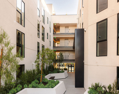 3004 W Sunset Boulevard - Photo Thumbnail 16
