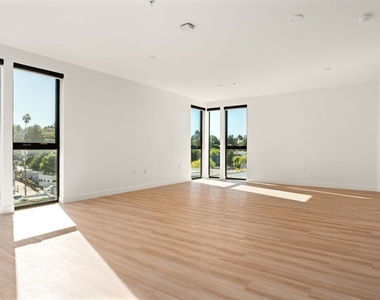 3004 W Sunset Boulevard - Photo Thumbnail 18