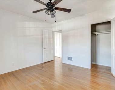 142 N Hamilton Drive - Photo Thumbnail 4