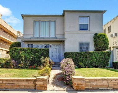 142 N Hamilton Drive - Photo Thumbnail 6