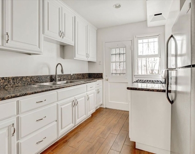 142 N Hamilton Drive - Photo Thumbnail 3