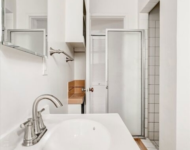 142 N Hamilton Drive - Photo Thumbnail 5