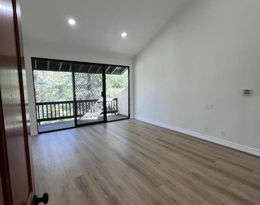 21900 Marylee Street - Photo Thumbnail 10