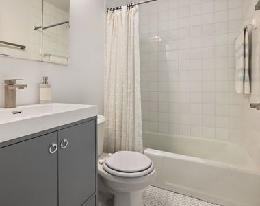 230 W 55th St - Photo Thumbnail 4