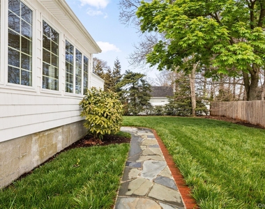 11 Bieselin Road - Photo Thumbnail 15