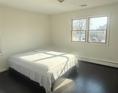 1318 Post Avenue - Photo Thumbnail 12