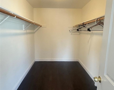 1318 Post Avenue - Photo Thumbnail 17