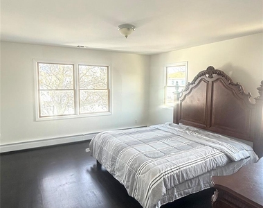 1318 Post Avenue - Photo Thumbnail 15