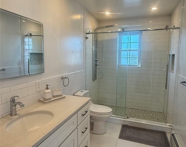 1318 Post Avenue - Photo Thumbnail 16