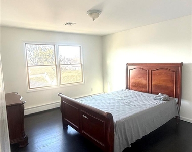 1318 Post Avenue - Photo Thumbnail 14