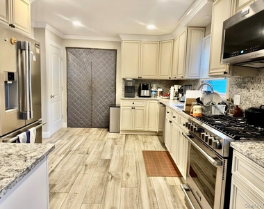 107 Fairview Avenue - Photo Thumbnail 1