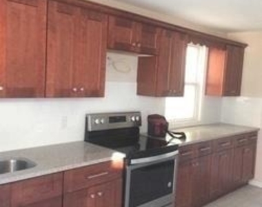 450 E Broadway - Photo Thumbnail 2
