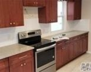 450 E Broadway - Photo Thumbnail 3