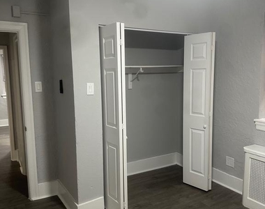 215-18 W Walnut Lane Lane - Photo Thumbnail 4