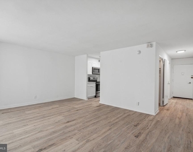 224 W Rittenhouse Square - Photo Thumbnail 4