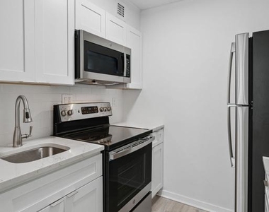 224 W Rittenhouse Square - Photo Thumbnail 8