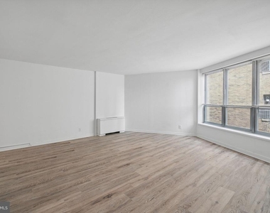 224 W Rittenhouse Square - Photo Thumbnail 3