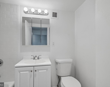 224 W Rittenhouse Square - Photo Thumbnail 15
