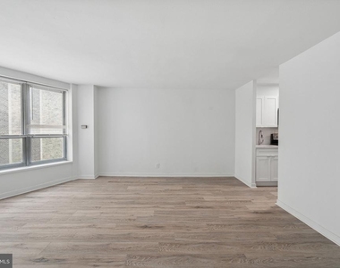 224 W Rittenhouse Square - Photo Thumbnail 2
