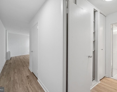 224 W Rittenhouse Square - Photo Thumbnail 17