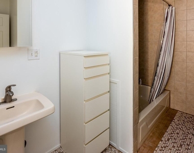 988 N 2nd Street - Photo Thumbnail 4