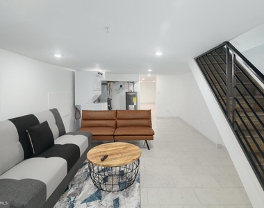 3127 Richmond Street - Photo Thumbnail 10