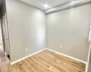 2215 N 10th Street - Photo Thumbnail 7
