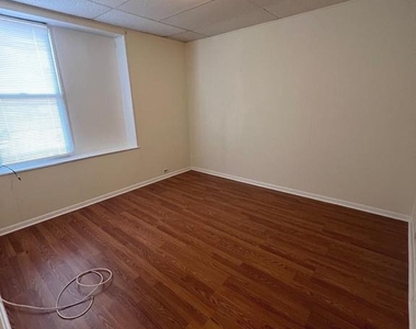 7979 Oxford Avenue - Photo Thumbnail 12